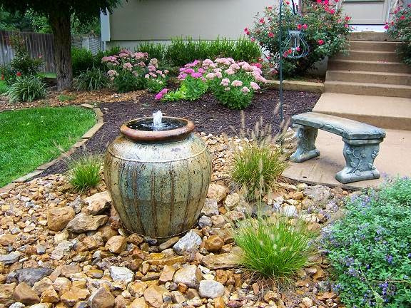 small garden fountains ideas photo - 2