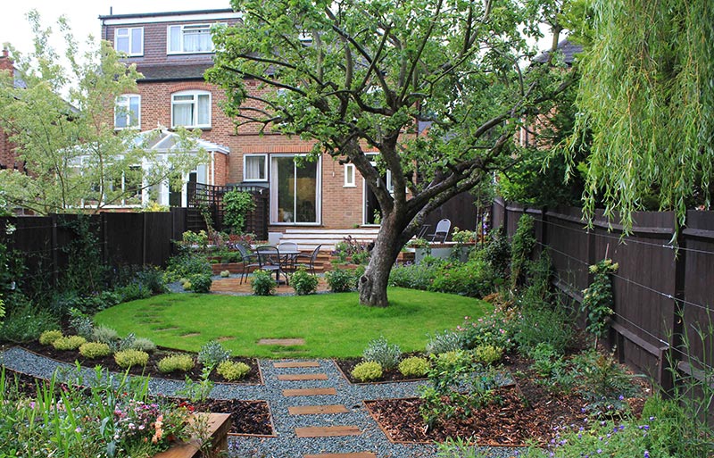 small sloped garden design ideas photo - 10