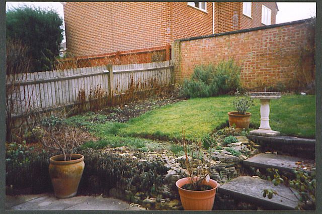 small sloped garden design ideas photo - 4