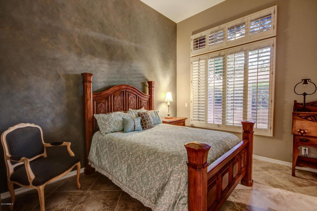 traditional guest bedroom ideas photo - 7