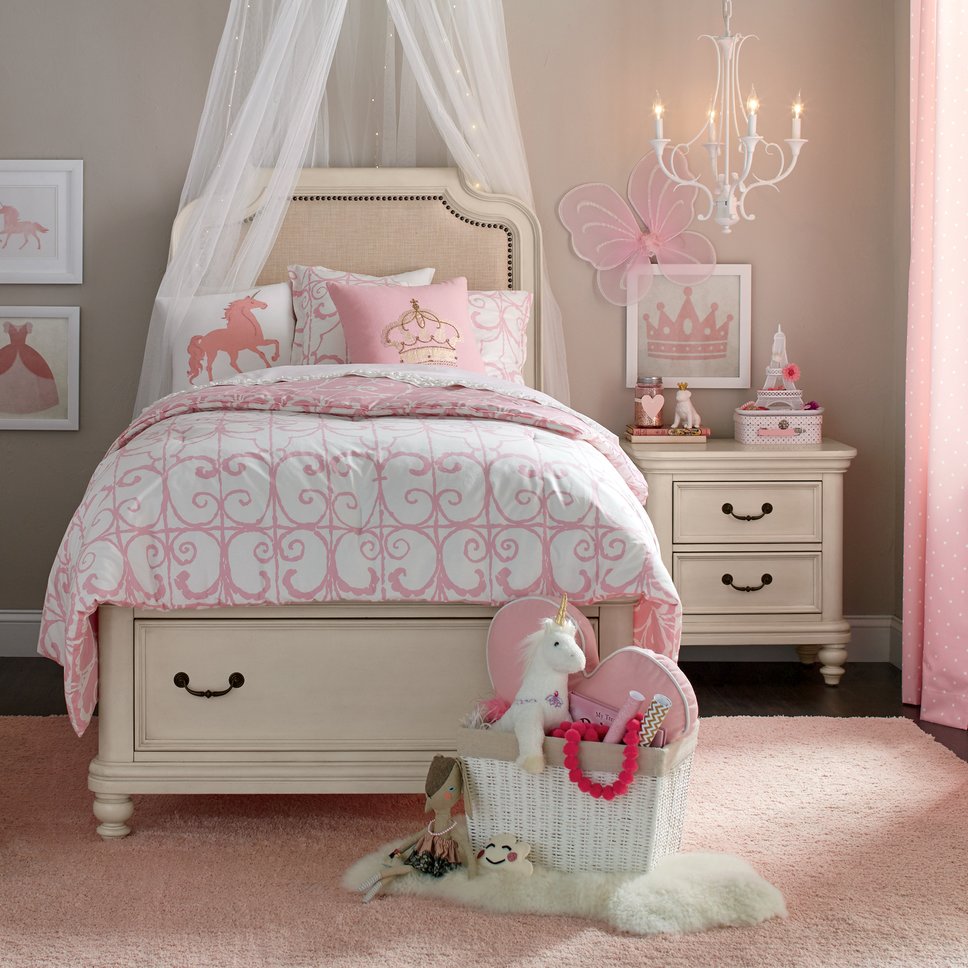 traditional pink bedroom photo - 9
