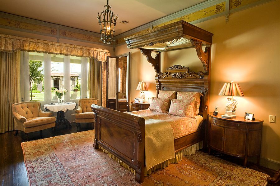 traditional victorian bedroom photo - 2