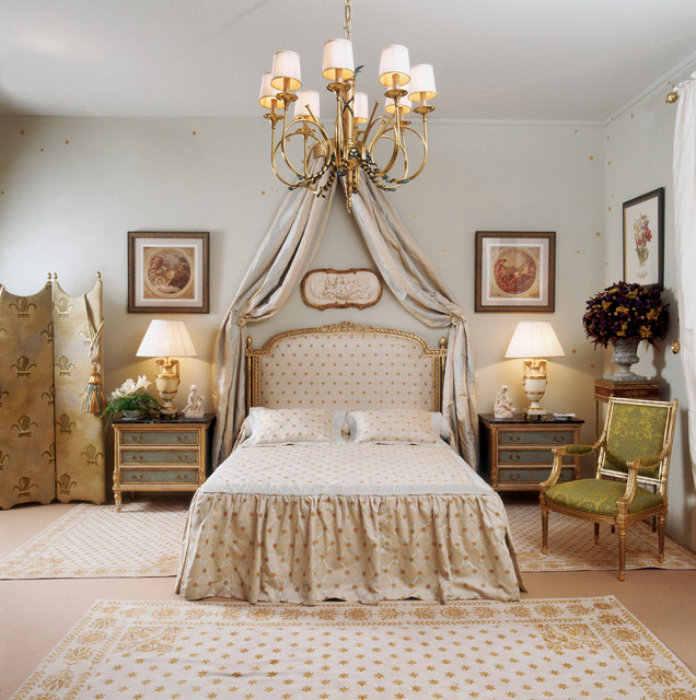 traditional victorian bedroom photo - 5