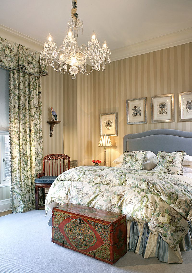 traditional victorian bedroom photo - 8