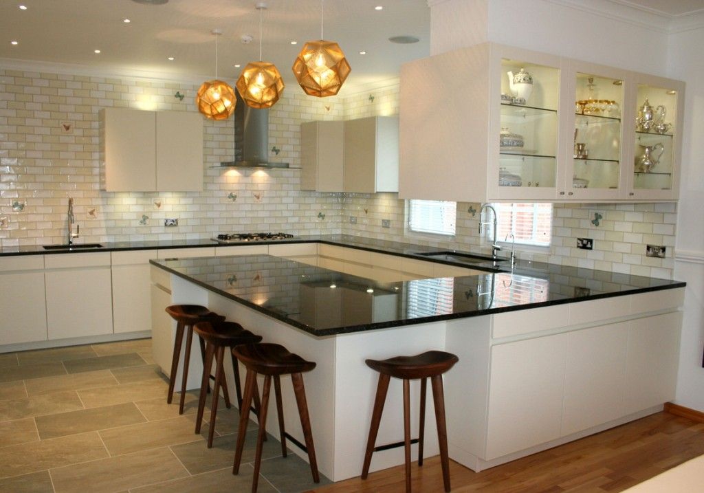 u shaped kitchen with bar photo - 7