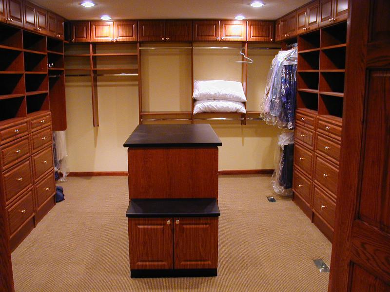 walk in closet designs for a master bedroom photo - 3