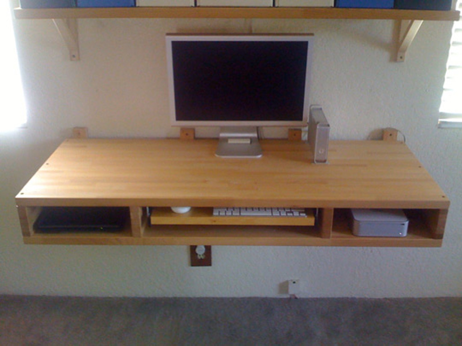 wall mounted desk diy photo - 3