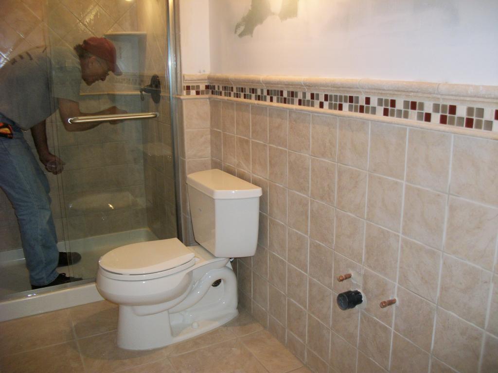wall tiles design for toilet photo - 10