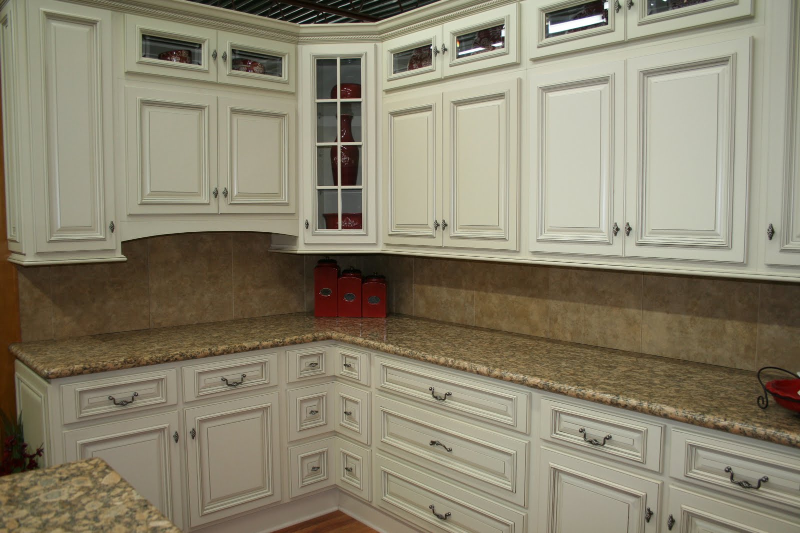 white kitchen cabinets design photo - 7