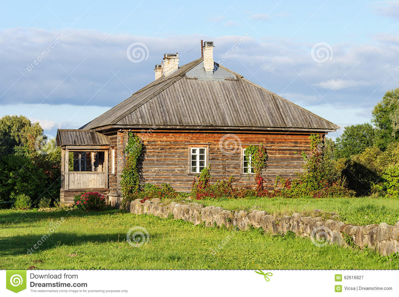 wooden country house photo - 5
